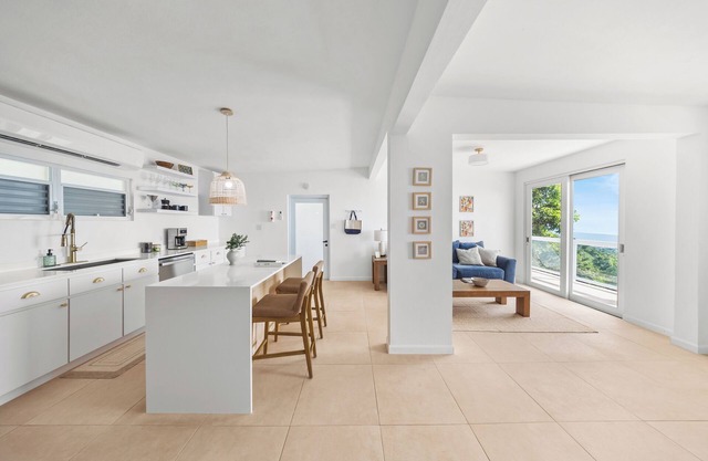 Stylish 1 BR 1 BA w/ View & Pool