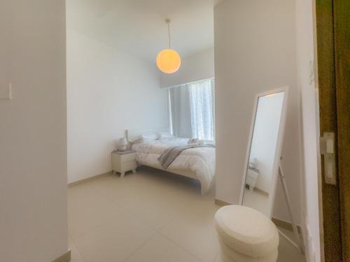 Stylish 1BR Apt in Gate Tower 3