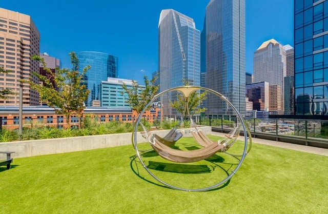 Stylish 1BR Apt with City Views, Near 17th Avenue