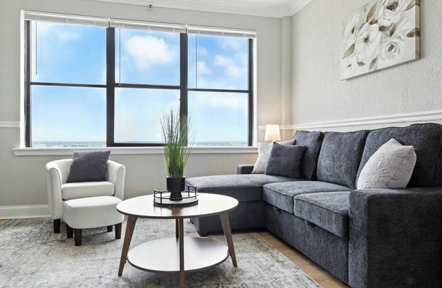 Stylish 1BR High-Rise Stadium & Arena Nearby