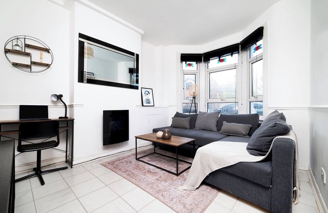 Stylish 1BR House Near London City Airport, Excel & O2 Arena – Great Location!