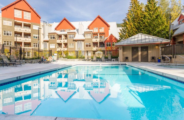Stylish 1BR-King:Sleeps 6 Comfortably,Hot Tub, Pool & Near Everything-$2,800/Month!