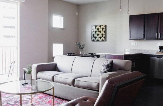 Stylish 1BR Loft Steps from the Stadium
