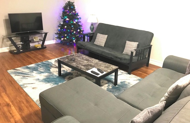 Stylish 1BR unit in Bedford, only 15 min to downtown Halifax. Near shopping area