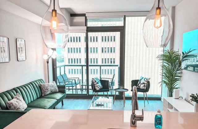 Stylish 1BR Unit - Stunning Views - Prime Buckhead Location