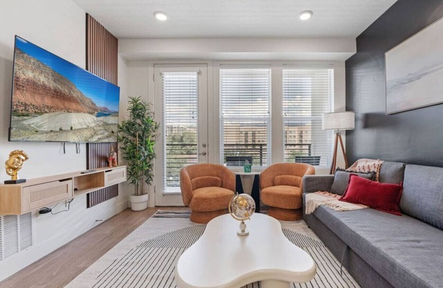 Stylish 1BR w/ Gym, Walk to Temple Square