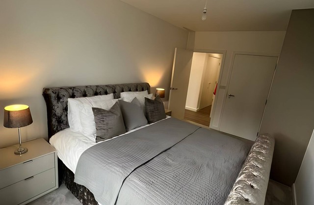 Stylish 2 Bed Apartment in Rochester, Kent (3 min from Rochester Train Station)