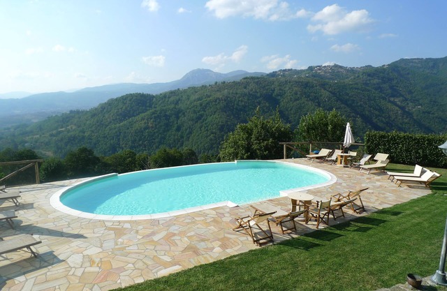 Haus mit 2 Schlafzimmern, Infinity-Pool, Dorf, Restaurant 2 Gehminuten entfernt