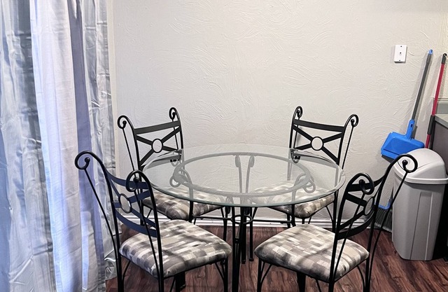 Stylish 2 Bedroom Apartment w/ Wifi
