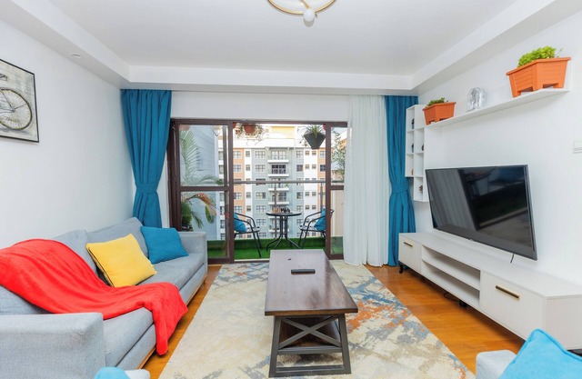 Stylish 2-bedroom apartment with WiFi, AC near USA Embassy & UN Gigiri