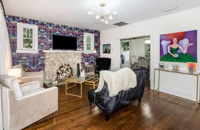 Stylish 2-bedroom cottage in delightful Ocala just 3 minutes from downtown