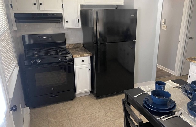 Stylish 2 Bedroom duplex - self check in & parking