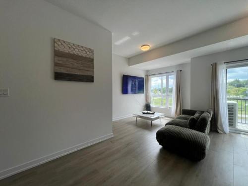 Stylish 2-Story Townhome with Balcony