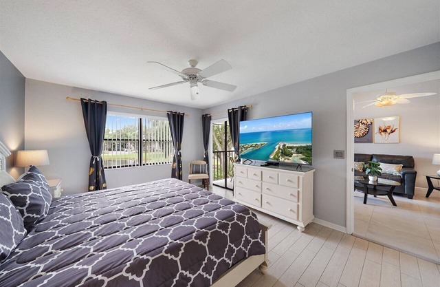 Stylish 2B-2B Condo near AMI, Beaches & IMG