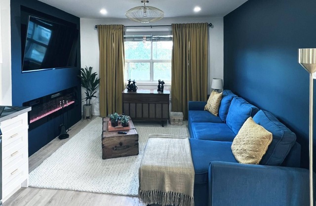 Stylish 2BDRM 3BED