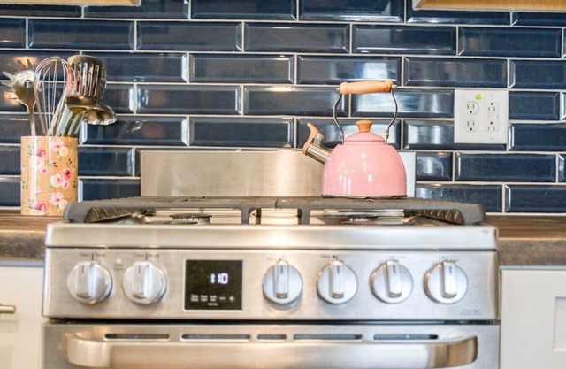 Stylish 2Bdrm Bungalow | Walkable + Well Equipped