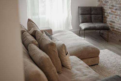 Stylish 2BR Apt Steps from Atwater Market