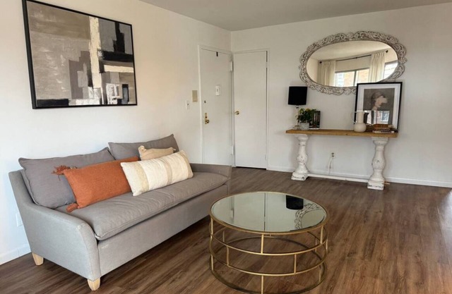 Idyllic 2 bedroom condo, beach, Hamptons, vineyards & Montauk