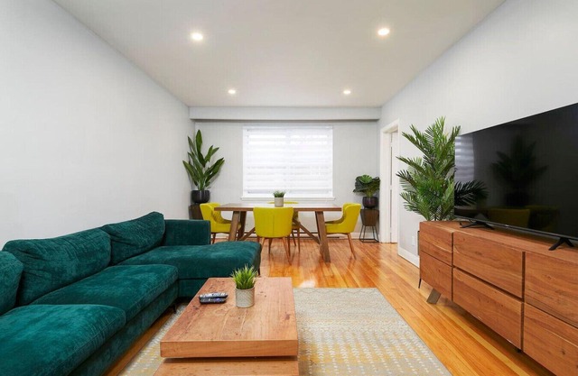 Stylish 2BR in Montreal