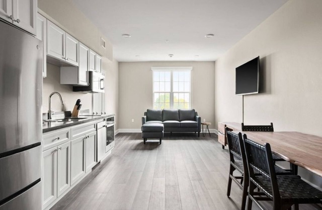 Stylish 2BR Suite Close to Bourbon Street Energy