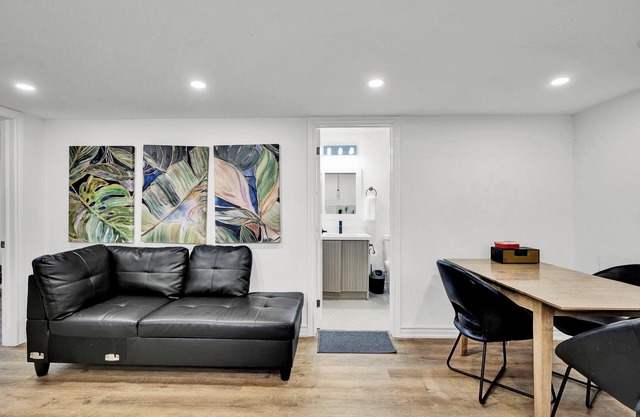 Stylish 2BR Suite in Markham