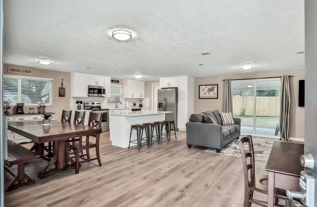 ⭐️Stylish 3/2 🏡 fully renovated in Orange Park⭐️