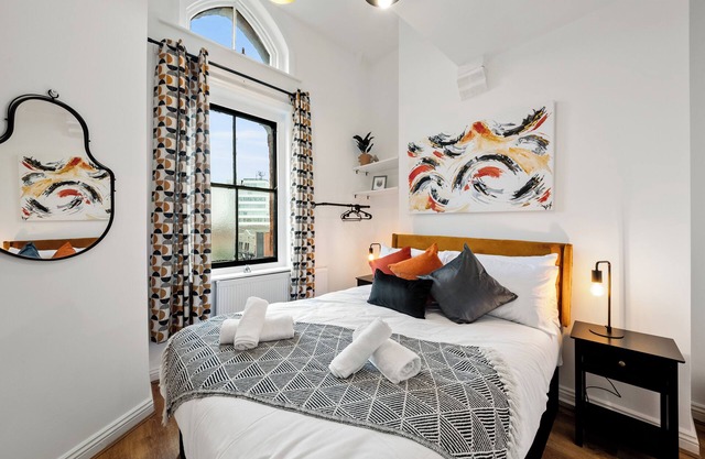 Stylish 3 Bed Apartment, Jewellery Quarter, Birmingham