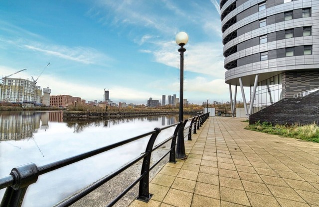 Stylish 3-Bed Apt | By Old Trafford & Salford Quays