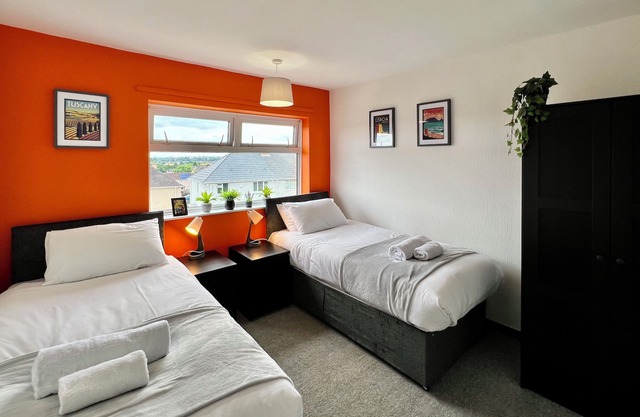 Stylish 3 Bed home with parking in Clifton