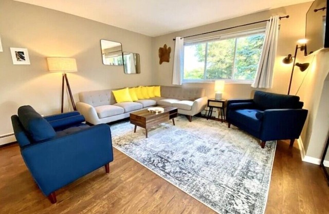 Stylish 3-Bedroom 1 Mile from Downtown & Michigan Stadium w/ Free Parking