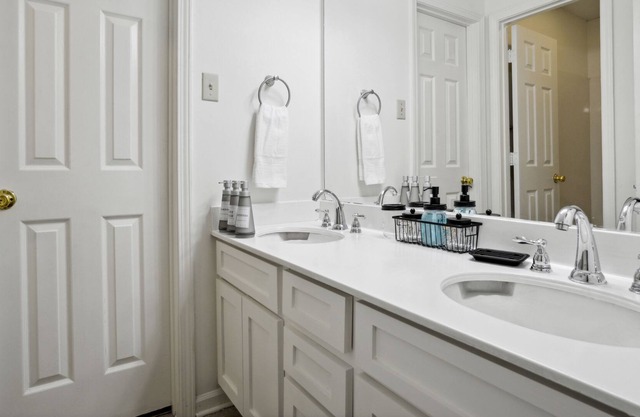 Stylish 3 Bedroom House in Baton Rouge!