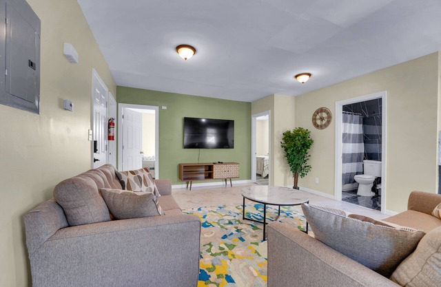 Stylish 3-bedroom 3rd fl Apt in Mount Vernon, NY