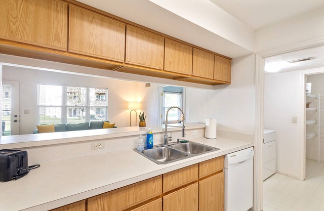 Stylish 3BD 2 Miles from Stadium