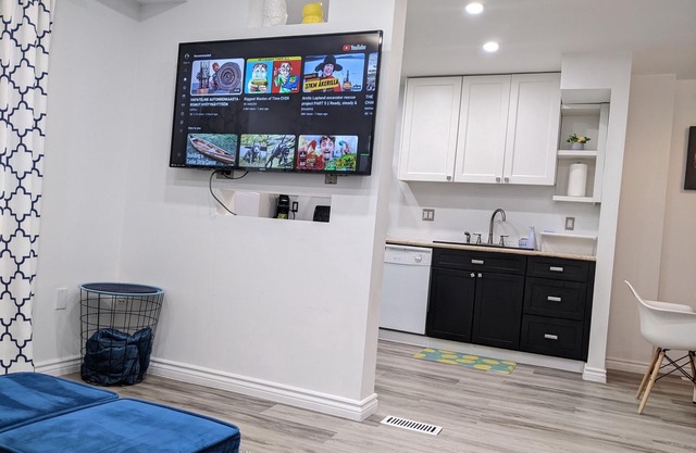 STYLISH 3BDR HOUSE BARRIE