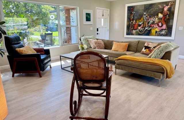 Stylish 3BR/2BA Home in Lake View Retreat, near to Park,Trails,Pickleball,Golf.