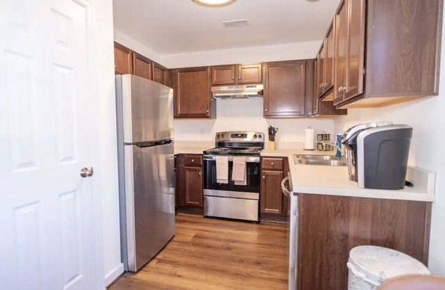 Modern home, near Downtown & top attractions