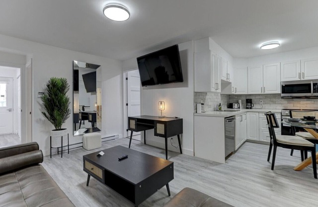 Stylish 3BR in the heart of Downtown Montreal