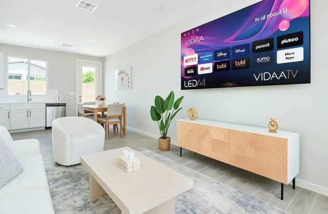 Modern 2BR+3Bed+70"SmartTV+2Bath