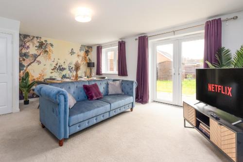 Stylish 4 Bedroom House-Sleeps 7-Parking-Nr Hospital-Contractors Stay