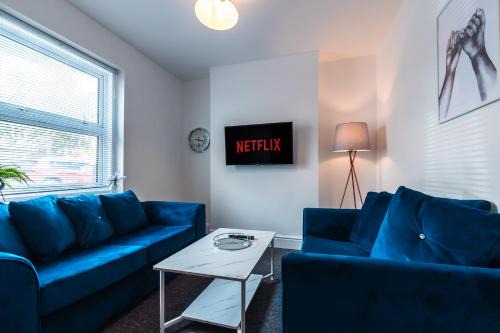Stylish 4 Bedrooms-Sleeps 8-Long Term Disc-Driveway