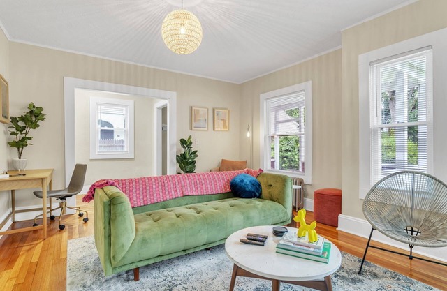 Stylish 4BR 2 Bathroom Home in Forest Park