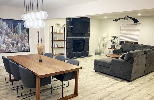 Stylish 4BR renovated house! location! Game room!