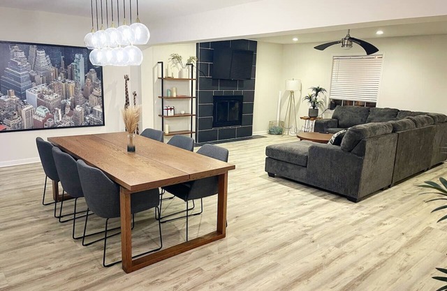 Stylish 4BR renovated house! location! Game room!