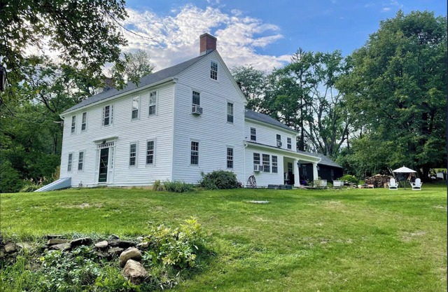 Stylish 5 bed/5 bath Hilltop Manor + Cottage - Amazing location!! 4mi Tanglewood