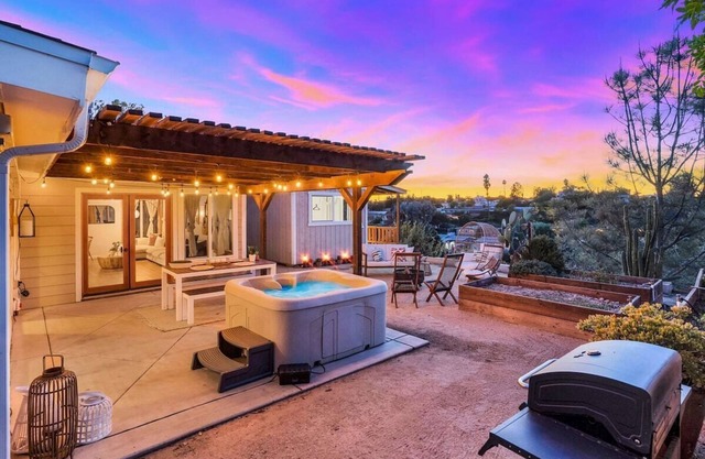 Luxe Desert Oasis! HotTub|FirePit|Gym|Canyon Views
