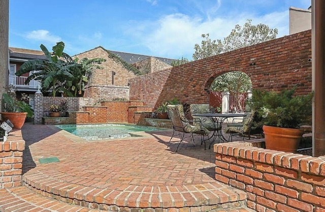 Stylish and Charming 2-Bedroom Stay – Authentic New Orleans Vibe
