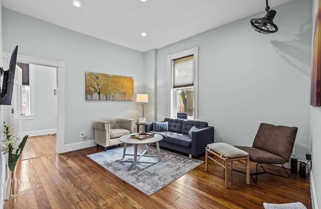 Stylish and comfortable 2-bedroom condo in St. Louis