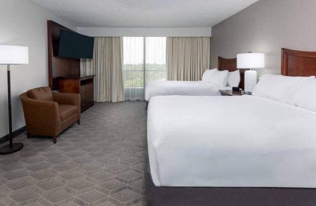 Stylish and Convenient Suite Near Dallas Galleria and Downtown Dallas!