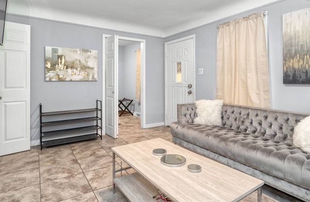 Stylish and Cozy Home | Pet Friendly