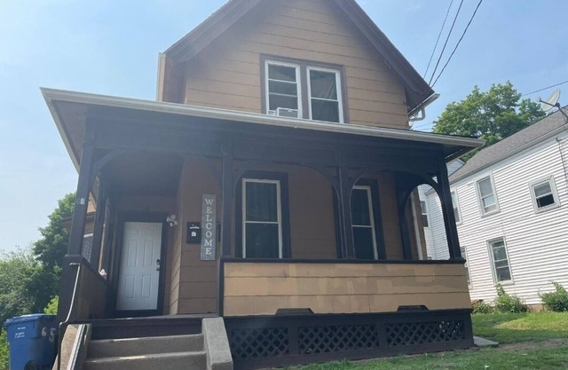 Stylish and cozy home away from home. Located in Central meriden